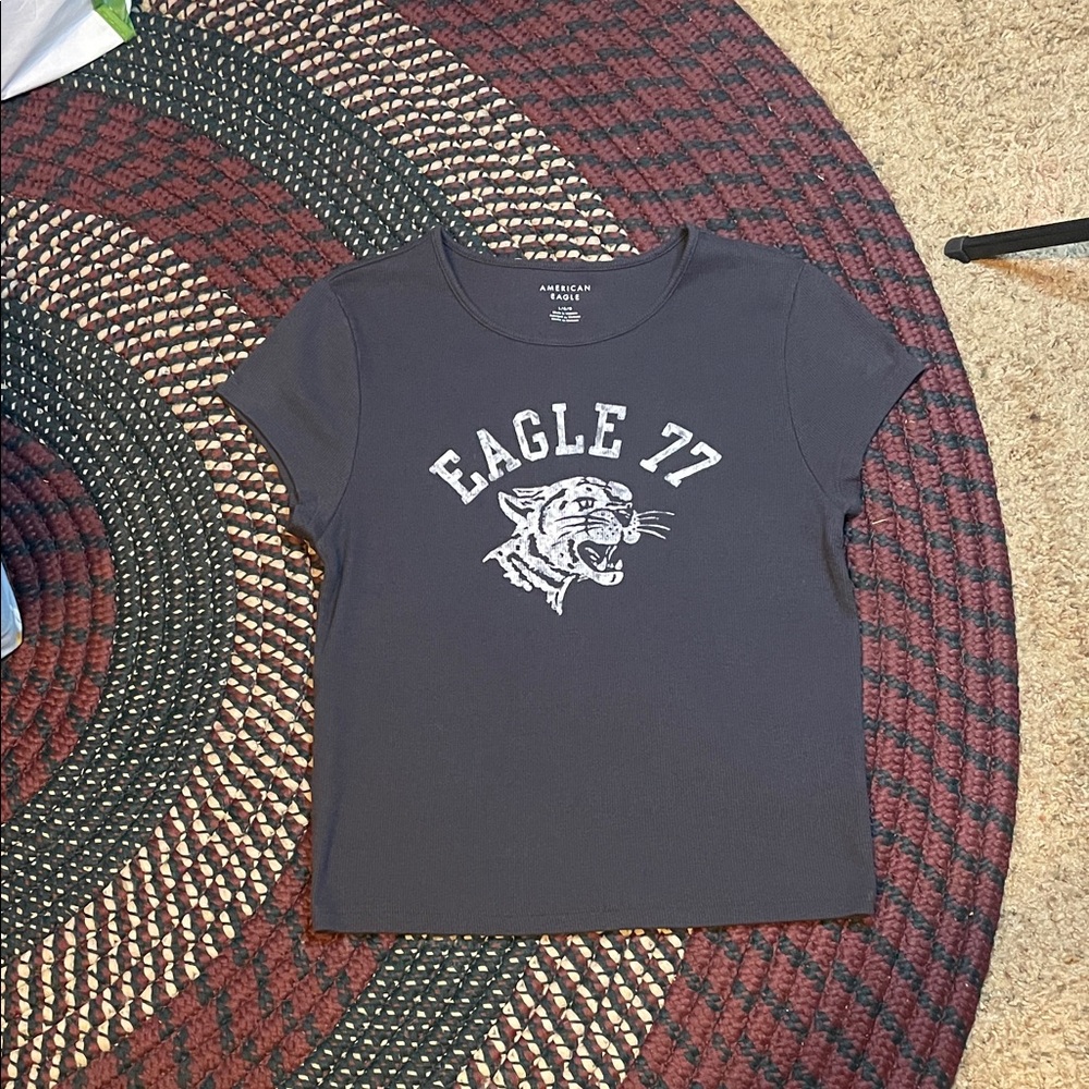 American Eagle 77 Cropped‎ Fitted Tee Size Large